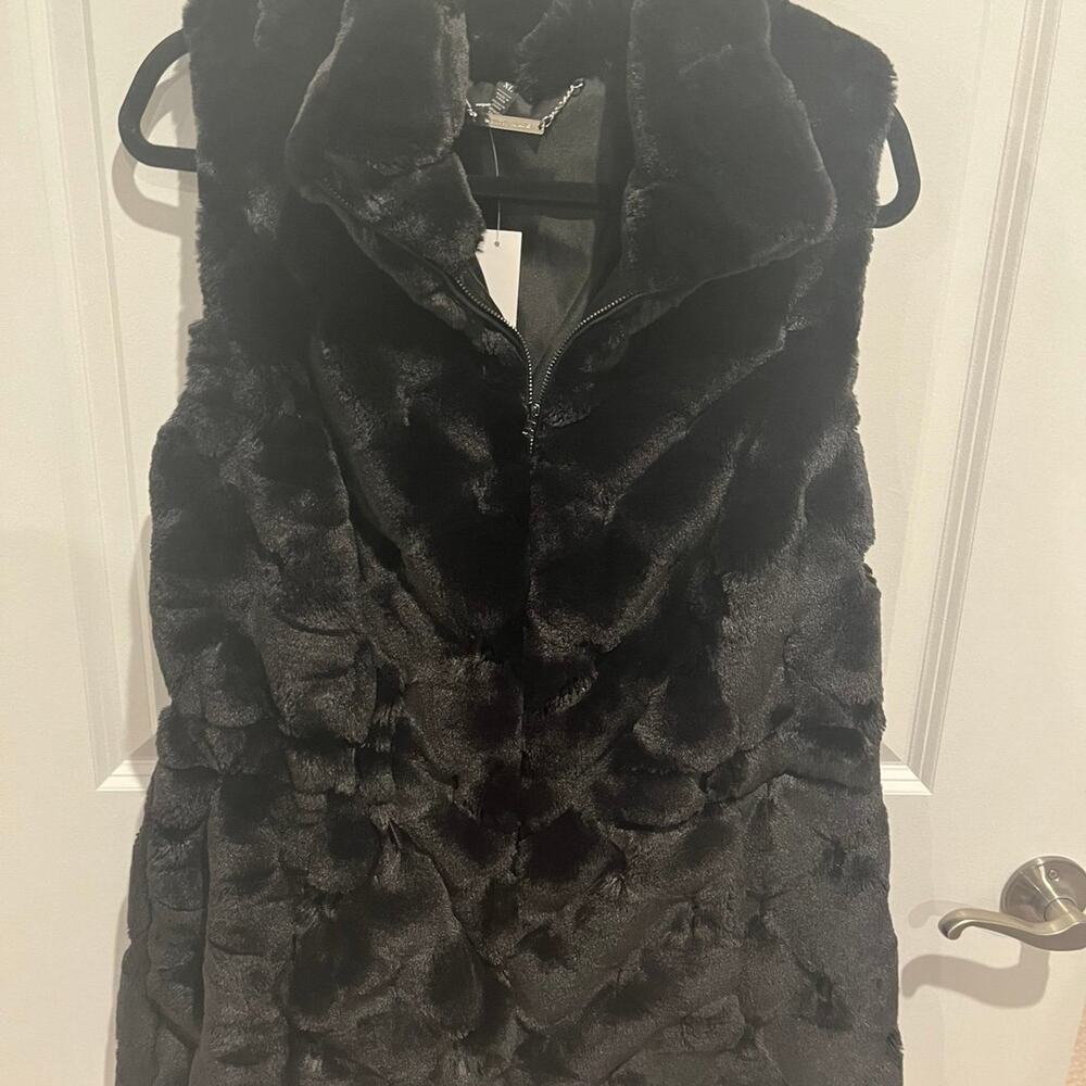 Faux Fur vest White House black market size xl